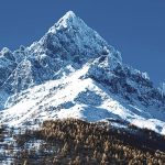 بكسل أحمر في الثلوج: كيف حطم الذكاء الاصطناعي ألغاز الجبال ليكشف مصير متسلق مفقود؟